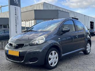 krockskadad bil auto Toyota Aygo 1.0-12V Comfort 2009/5