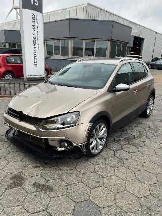 Vaurioauto  passenger cars Volkswagen Polo 1.2 TSI Cross 2017/1