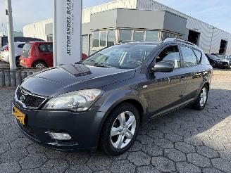 damaged passenger cars Kia Cee d Sporty Wagon 1.4 CVVT Navigator Plus Pack 2012/4