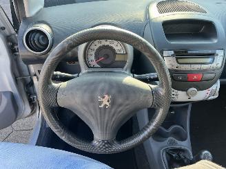 Peugeot 107 1.0-12V Urban Move picture 18