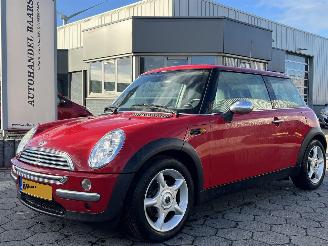 Vaurioauto  passenger cars Mini One 1.6 One Pepper 2003/11
