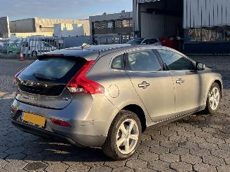 Volvo V-40 2.0 T2 R-Design picture 4