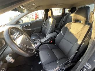 Volvo V-40 2.0 T2 R-Design picture 16
