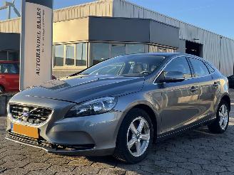 Coche accidentado Volvo V-40 2.0 T2 R-Design 2015/1