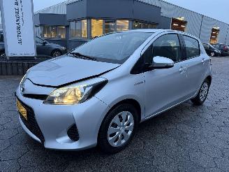 Vaurioauto  passenger cars Toyota Yaris 1.5 Full Hybrid Aspiration 2012/10