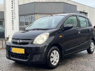 krockskadad bil auto Daihatsu Cuore 1.0 Trend 2009/2