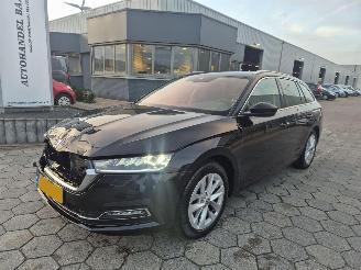 damaged passenger cars Skoda Octavia 1.0 e-TSI Business Edition Plus 2021/11