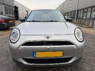 Mini Cooper E Favoured L 40.7 kWh picture 2