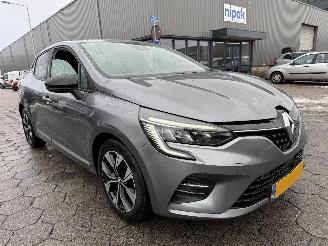 krockskadad bil auto Renault Clio TCe 90 Evolution 2023/1