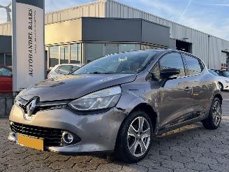 uszkodzony samochody osobowe Renault Clio 0.9 TCe ECO Night&Day 2015/12