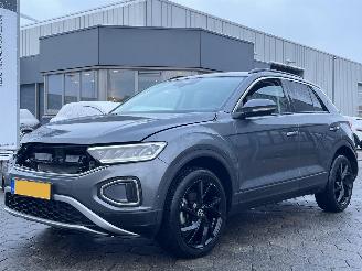 Vaurioauto  passenger cars Volkswagen T-Roc 1.0 TSI Life Edition 2024/10