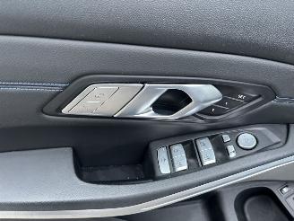 BMW 3-serie 330e High Executive picture 17