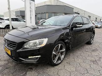 skadebil auto Volvo V-60 2.4 D6 AWD Plug-In Hybrid Summum 2013/10