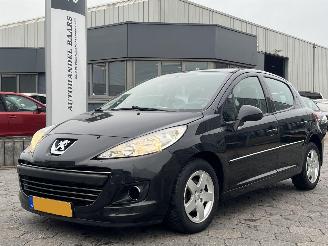 Vaurioauto  passenger cars Peugeot 207 1.4 VTi Style 2010/11