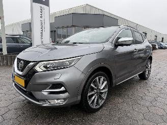 Vaurioauto  passenger cars Nissan Qashqai 1.3 DIG-T Tekna 2020/8