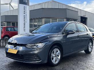 krockskadad bil auto Volkswagen Golf 1.0 eTSI Life 2022/1