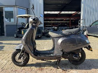 Vaurioauto  scooters La Souris  Sourini 2020/4