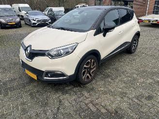 krockskadad bil auto Renault Captur 0.9 TCE DYNAMIQQUE. 2016/7