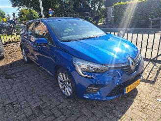 Vaurioauto  passenger cars Renault Clio 1.0 TCe intens 2022/2