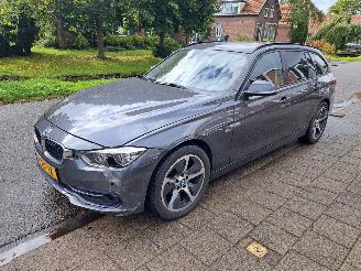 krockskadad bil auto BMW 3-serie 320i touring sport automaat 2015/9