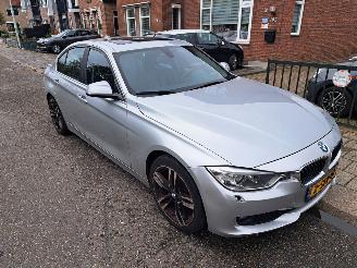 Auto incidentate BMW 3-serie 320i high exec.automaat 2013/1