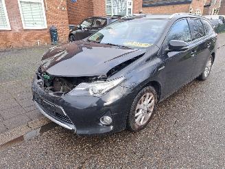 skadebil auto Toyota Auris Touring Sports 1.8 hybrid 2014/10