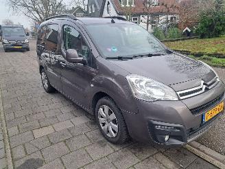 Damaged car Citroën Berlingo 1.2 pre tec XTR 2017/3