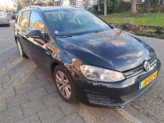 Damaged car Volkswagen Golf 1.0i variant 85kw 2016/6