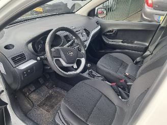 Kia Picanto 1.0 cvvt picture 5