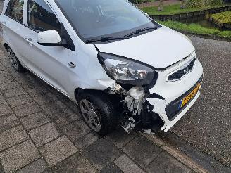 Kia Picanto 1.0 cvvt picture 2