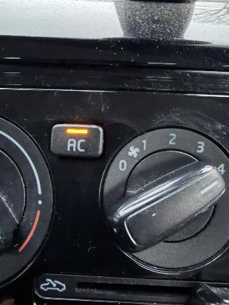 Volkswagen Up! 1.0 High up! AIRCO NAVI NIEUWE APK picture 16