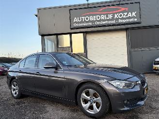 Voiture accidenté BMW 3-serie 320i EfficientDynamics Edition Executive 170pk 2013/3