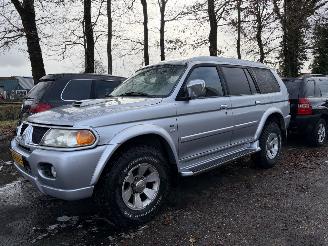 uszkodzony samochody osobowe Mitsubishi Pajero-sport 2.5 TDI Intense HR 4x4 AIRCO 2004/11