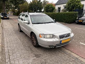 Coche accidentado Volvo V-70 D5 Combi 2005/10