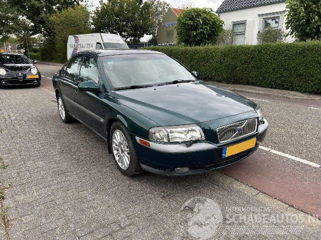 Volvo S-80