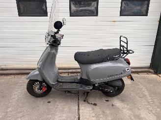 krockskadad bil bromfiets Overige  DJJD Cashmere 2021/11