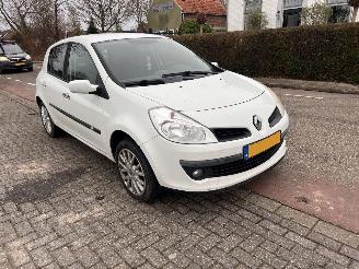 krockskadad bil auto Renault Clio 1.2-16V TCe 100 2009/3