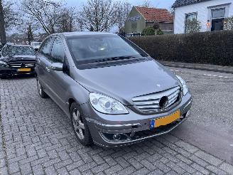 uszkodzony samochody osobowe Mercedes B-klasse 170 2008/1