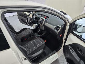 Peugeot 108 1.0 e-VTi Blue Lion picture 13