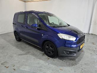 skadebil auto Ford Transit COURIER 2016/3