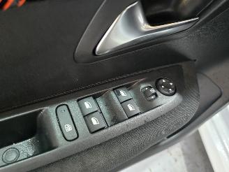 Peugeot 208 1.2 PureTech Active picture 22