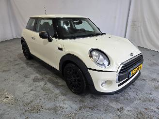krockskadad bil auto Mini One 1.2 Salt 2015/8