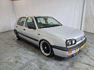 krockskadad bil auto Volkswagen Golf GTI 85 KW 1995/4