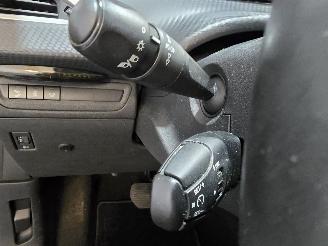 Peugeot 2008 1.2 PureTech Active picture 24