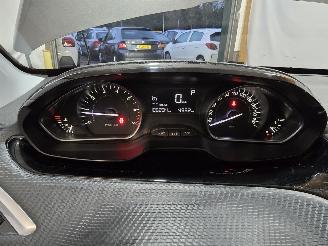 Peugeot 2008 1.2 PureTech Active picture 20