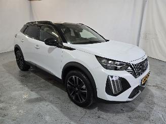 krockskadad bil auto Peugeot 2008 1.2 Hybrid 145 GT 2025/3