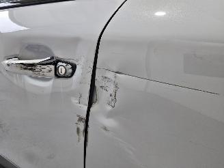 Peugeot 2008 1.2 Hybrid 145 GT picture 13