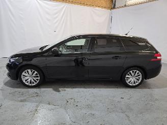 Peugeot 308 1.2 PureTech Blue Lease picture 4