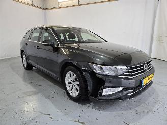 Auto incidentate Volkswagen Passat Variant 1.5 TSI Business 2023/8