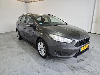 damaged passenger cars Ford Focus 1.0 Trend Edition 2015/6